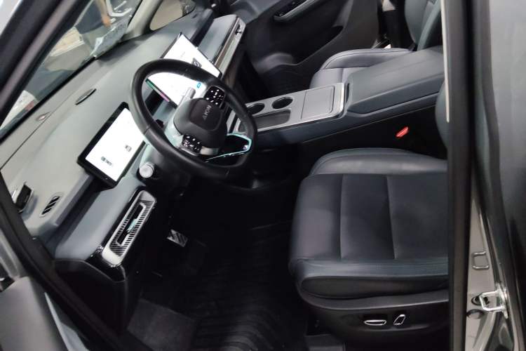 Used AION Y 2022 Plus 70 Tech Edition Left Front Seat
