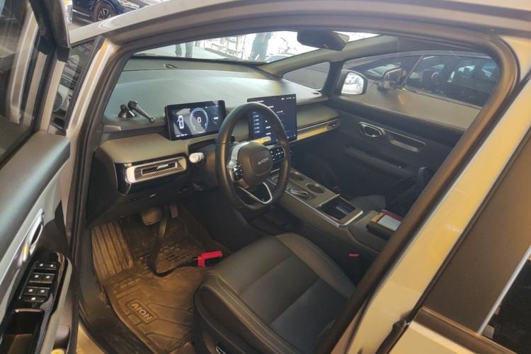 Used AION Y 2022 Plus 70 Tech Edition Left Front Seat