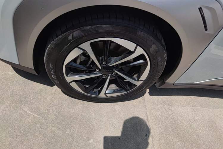 Used AION Y 2022 Plus 70 Smart Edition Left Front Wheel Hub