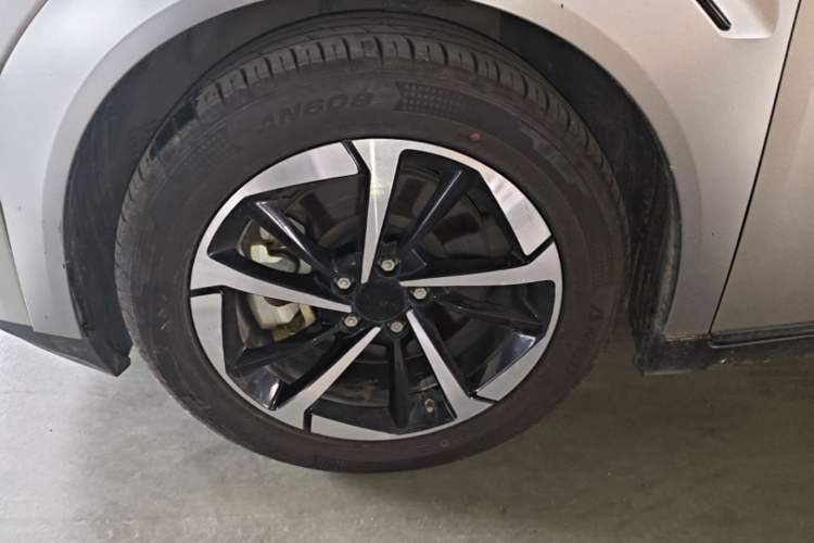 Used AION Y 2022 Plus 70 Smart Edition Left Front Wheel Hub