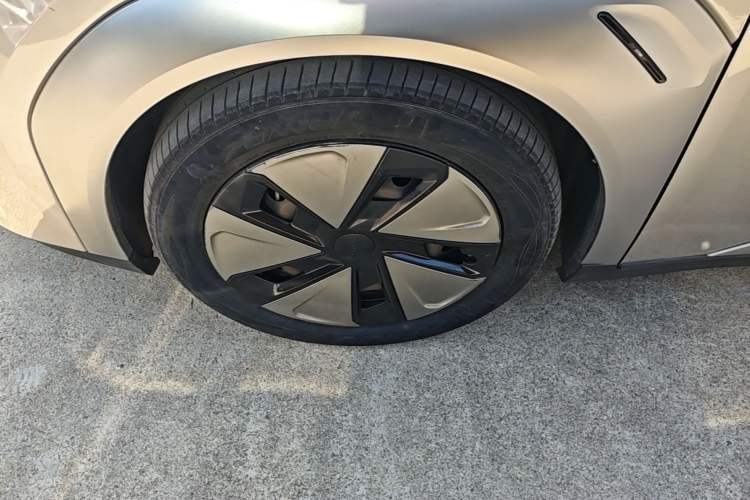 Used AION Y 2022 Plus 70 Enjoy Edition Left Front Wheel Hub