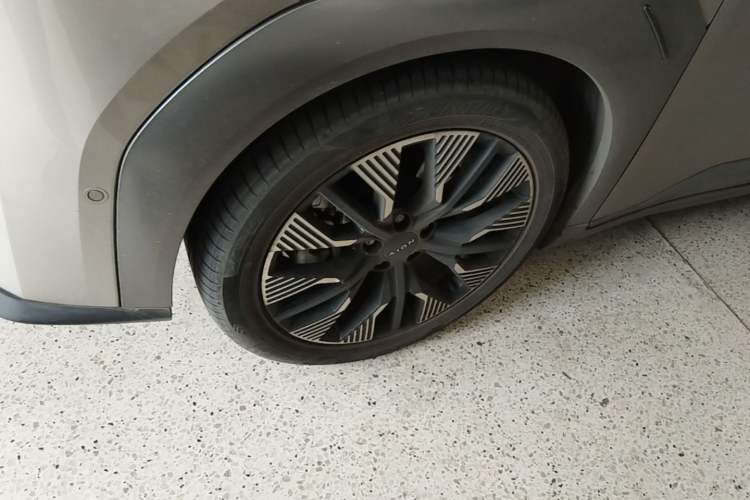 Used AION Y 2022 80 Intelligent Driving Version Left Front Wheel Hub
