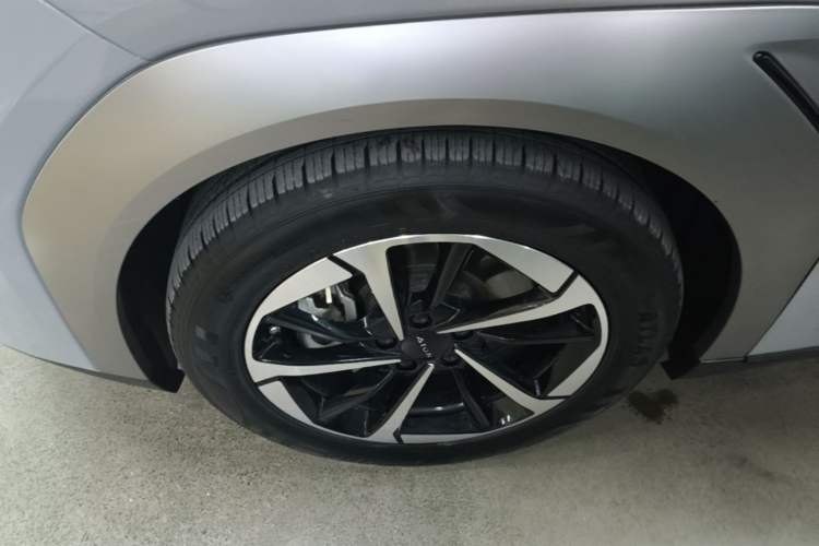Used AION Y 2022 Plus 70 Smart Edition Left Front Wheel Hub