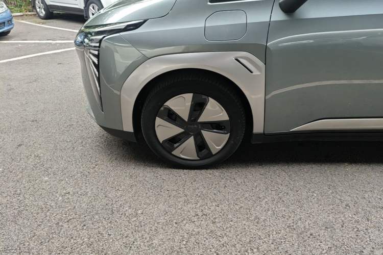 Used AION Y 2022 Plus 70 Enjoy Edition Left Front Wheel Hub