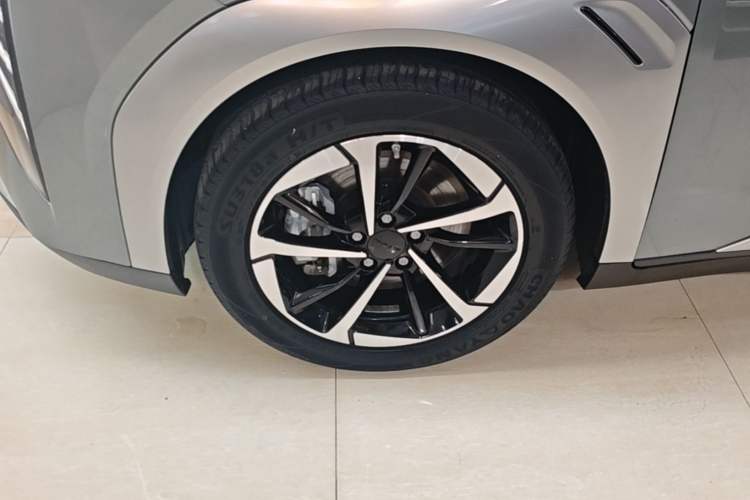 Used AION Y 2022 Plus 70 Smart Edition Left Front Wheel Hub