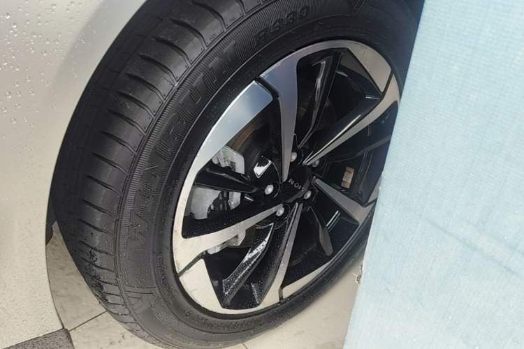 Used AION Y 2022 Plus 70 Smart Edition Left Front Wheel Hub