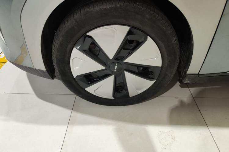 Used AION Y 2022 Plus 70 Enjoy Edition Left Front Wheel Hub
