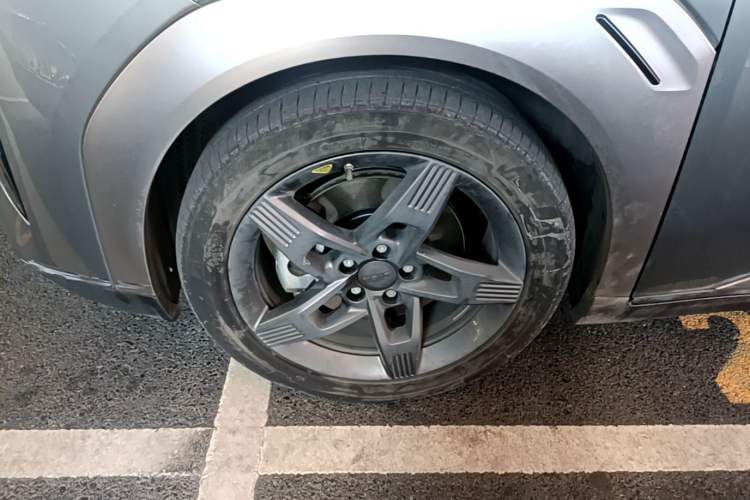 Used AION Y 2022 Plus 70 Tech Edition Left Front Wheel Hub