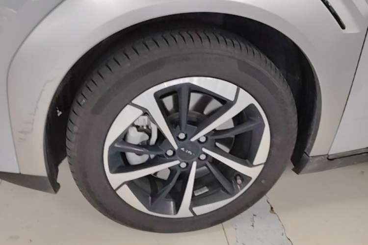 Used AION Y 2022 Plus 70 Smart Edition Left Front Wheel Hub