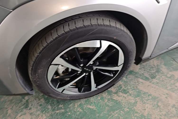 Used AION Y 2022 Plus 70 Smart Edition Left Front Wheel Hub
