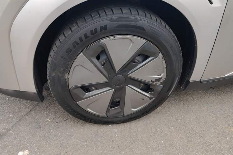 Used AION Y 2022 Plus 70 Enjoy Edition Left Front Wheel Hub