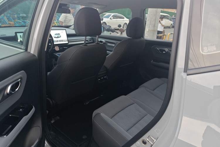 Used AION Y 2022 Plus 70 Enjoy Edition Left Rear Seat