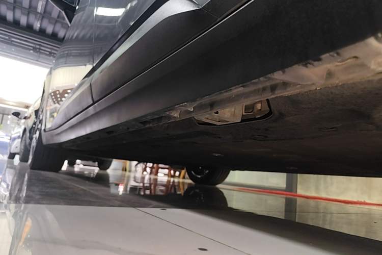 Used AION Y 2022 70 Tech Edition Lithium Iron Phosphate Left Side Sill