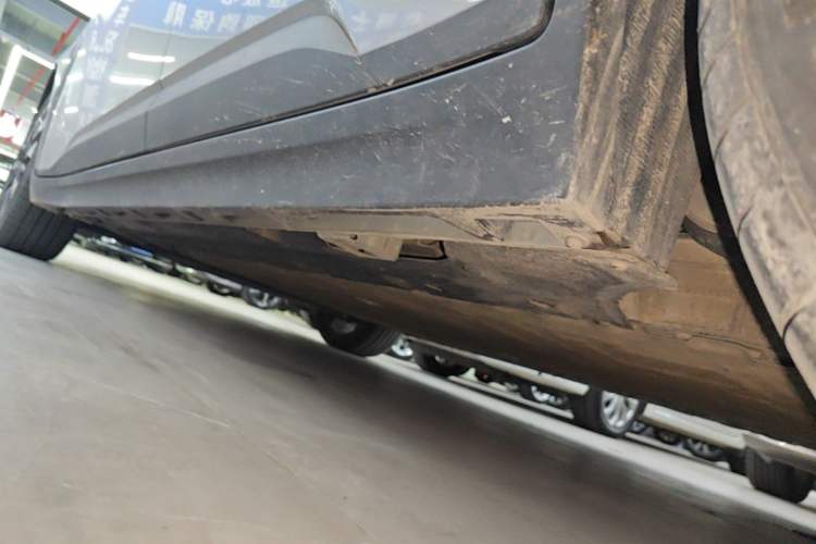 Used AION Y 2022 70 Tech Edition Lithium Iron Phosphate Left Side Sill