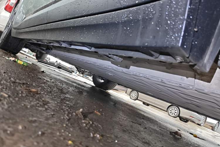 Used AION Y 2022 70 Enjoyment Edition Lithium Iron Phosphate Left Side Sill