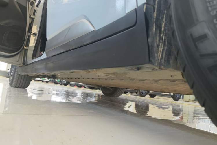 Used AION Y 2022 Plus 80 Smart Edition Left Side Sill