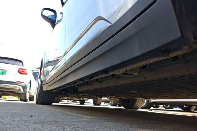 Used AION Y 2022 Plus 70 Enjoy Edition Left Side Sill
