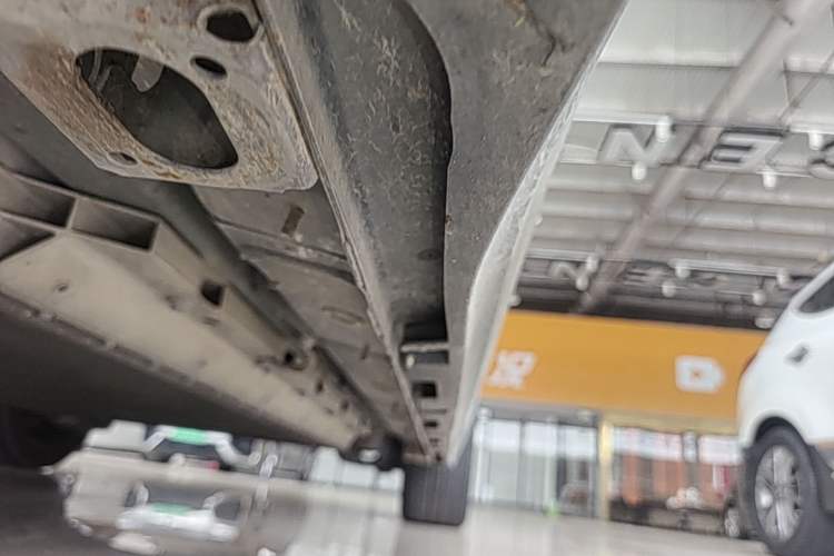 Used AION Y 2022 Plus 80 Enjoy Edition Left Side Sill