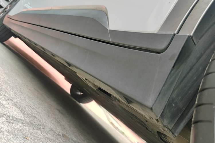 Used AION Y 2022 70 Tech Edition Lithium Iron Phosphate Left Side Sill
