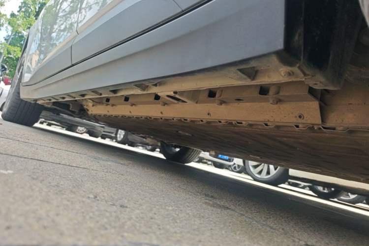 Used AION Y 2022 70 Intelligent Edition Lithium Iron Phosphate Left Side Sill