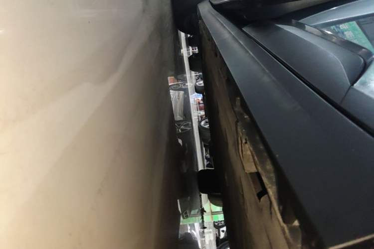 Used AION Y 2022 70 Tech Edition Lithium Iron Phosphate Left Side Sill