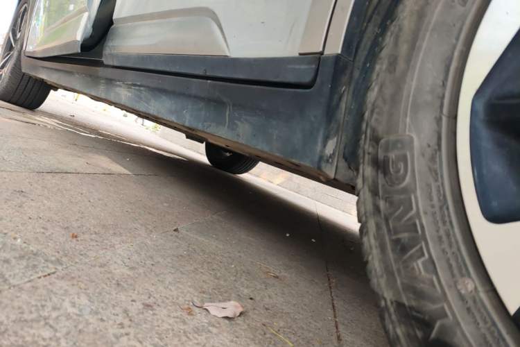 Used AION Y 2022 Plus 70 Smart Edition Left Side Sill