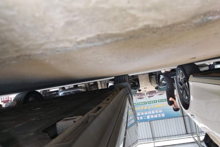 Used AION Y 2022 Plus 70 Tech Edition Left Side Sill