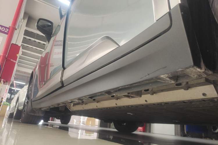 Used AION Y 2022 Plus 70 Smart Edition Left Side Sill