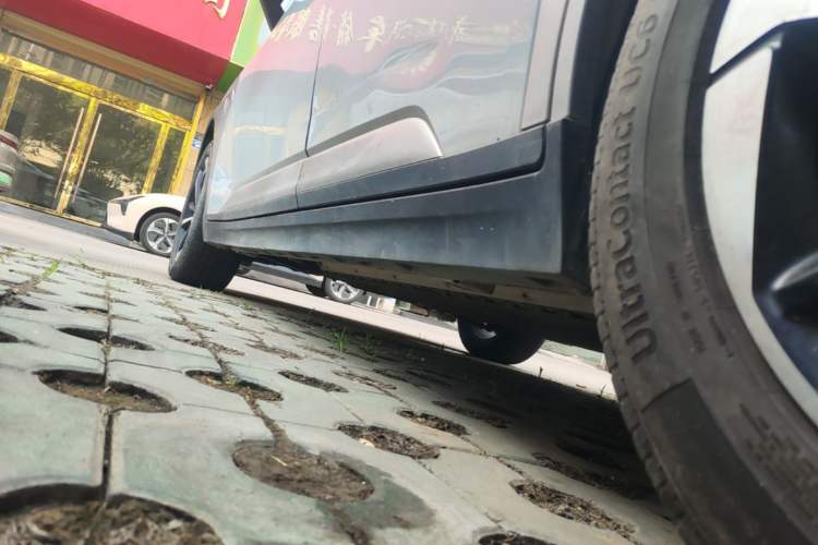 Used AION Y 2022 Plus 70 Smart Edition Left Side Sill