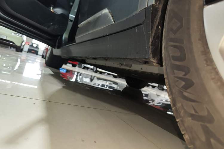 Used AION Y 2022 Plus 70 Enjoy Edition Left Side Sill