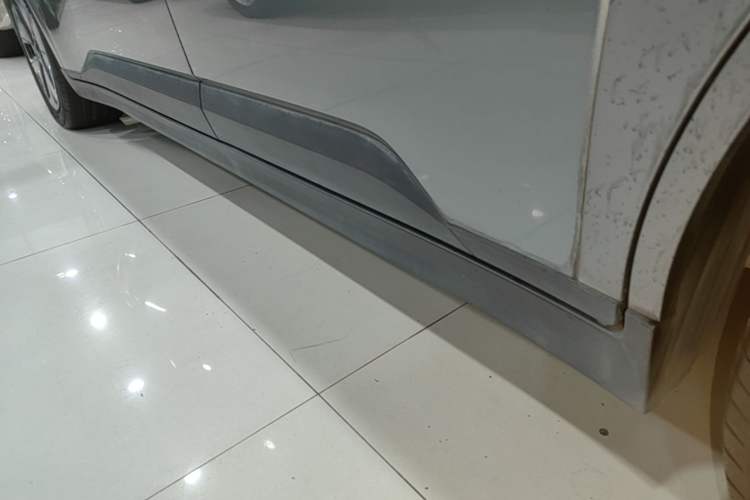 Used AION Y 2022 Plus 70 Enjoy Edition Left Side Sill