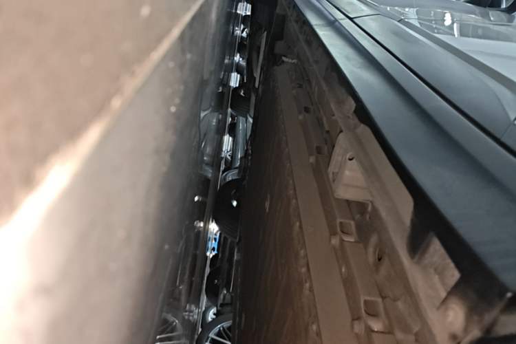 Used AION Y 2022 70 Intelligent Edition Lithium Iron Phosphate Left Side Sill