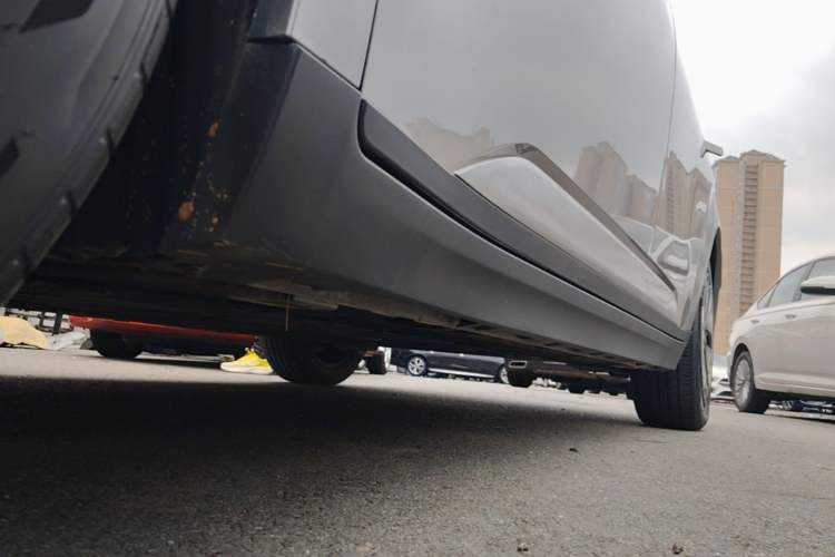 Used AION Y 2022 Plus 70 Enjoy Edition Left Side Sill