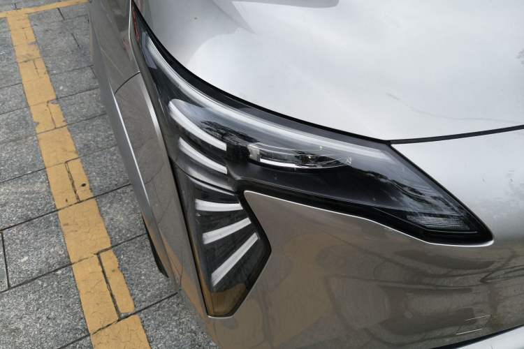 Used AION Y 2022 Plus 70 Smart Edition Right Front Headlight
