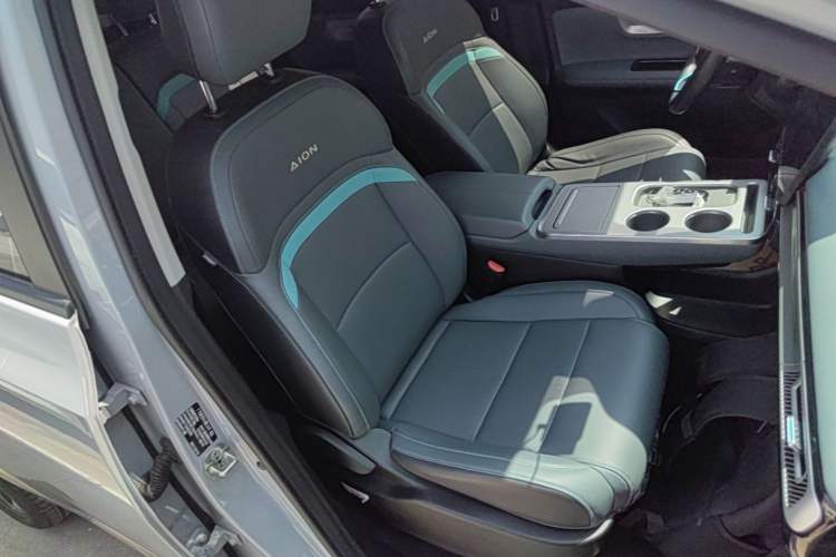 Used AION Y 2022 Plus 70 Smart Edition Right Front Seat