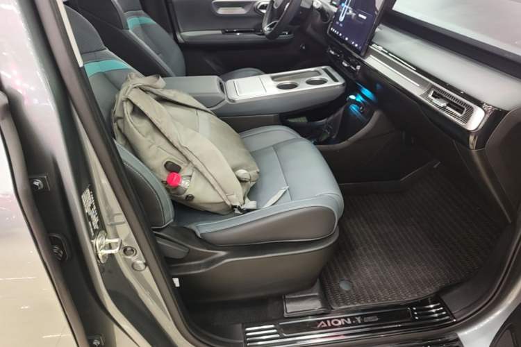Used AION Y 2022 Plus 70 Smart Edition Right Front Seat