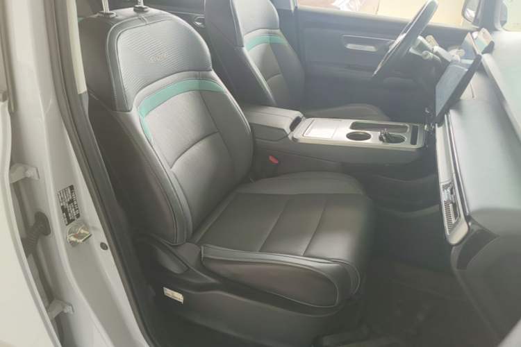 Used AION Y 2022 Plus 80 Smart Edition Right Front Seat