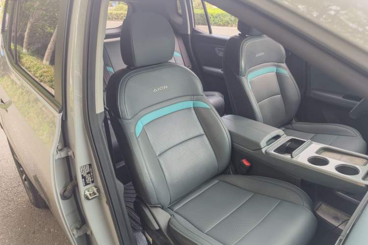 Used AION Y 2022 Plus 80 Smart Edition Right Front Seat