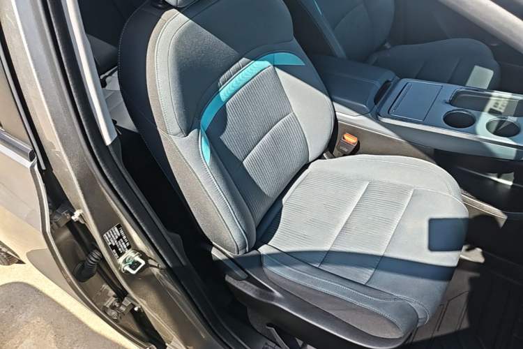 Used AION Y 2022 Plus 70 Enjoy Edition Right Front Seat