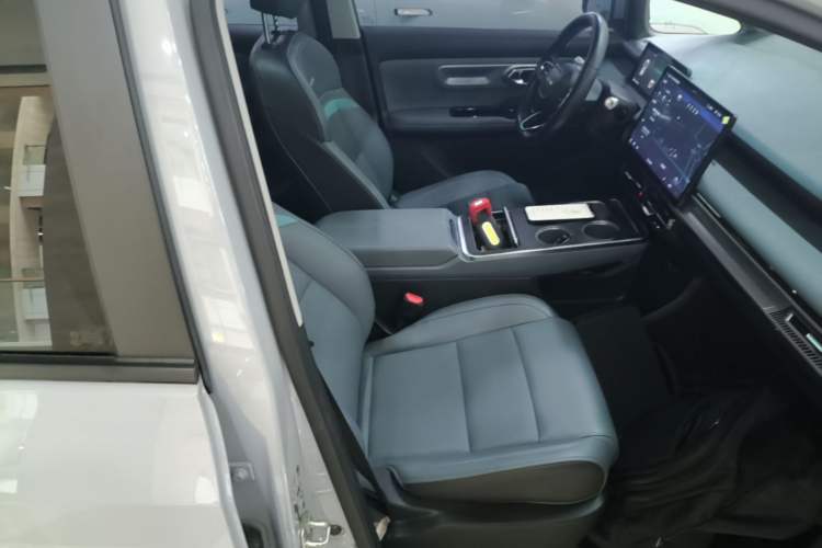 Used AION Y 2022 Plus 70 Smart Edition Right Front Seat