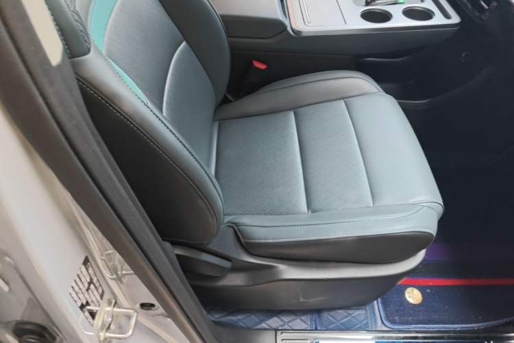 Used AION Y 2022 Plus 70 Smart Edition Right Front Seat
