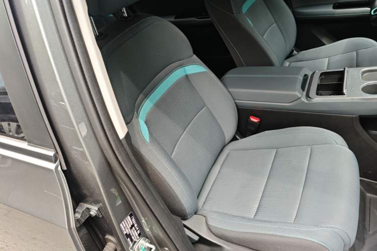 Used AION Y 2022 Plus 70 Enjoy Edition Right Front Seat