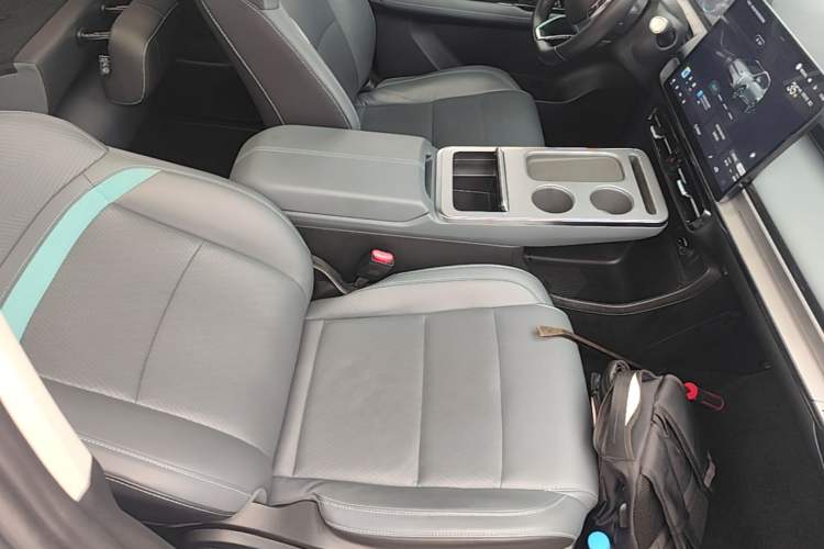 Used AION Y 2022 Plus 70 Smart Edition Right Front Seat