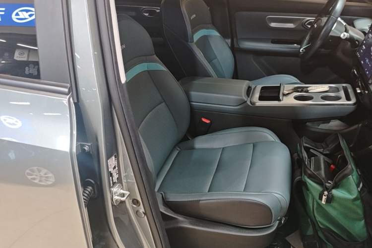 Used AION Y 2022 Plus 70 Smart Edition Right Front Seat