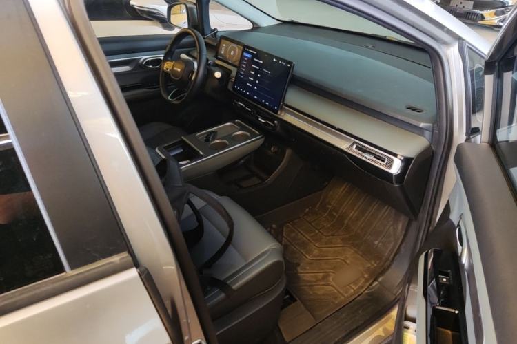 Used AION Y 2022 Plus 70 Tech Edition Right Front Seat