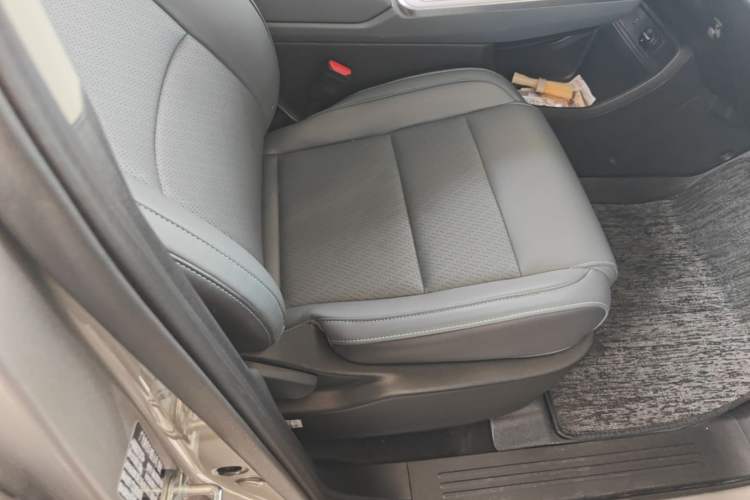 Used AION Y 2022 Plus 70 Smart Edition Right Front Seat