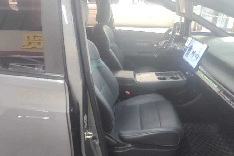 Used AION Y 2022 Plus 70 Smart Edition Right Front Seat