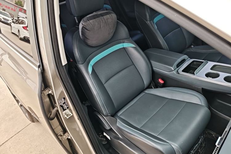 Used AION Y 2022 Plus 70 Smart Edition Right Front Seat