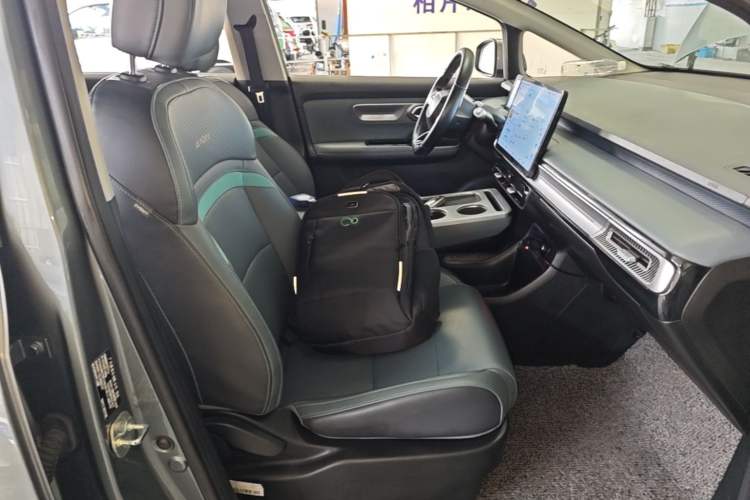 Used AION Y 2022 Plus 70 Smart Edition Right Front Seat