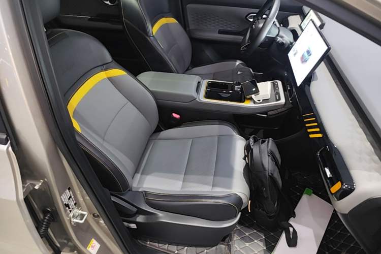 Used AION Y 2022 70 Intelligent Edition Lithium Iron Phosphate Right Front Seat